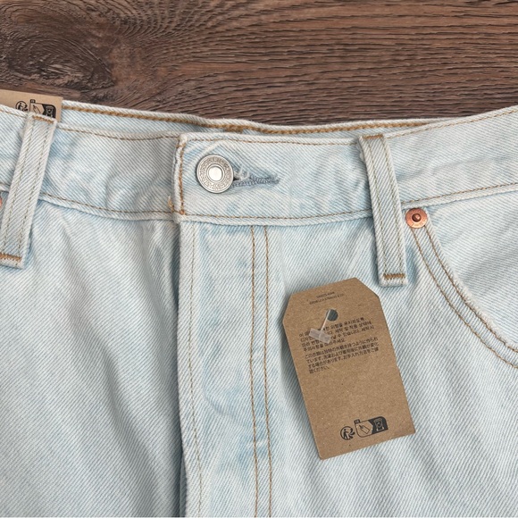 NWT Levi’s 501 Original Cutoff Denim Shorts Light Wash Size 34 Casual Distressed - Picture 2 of 9